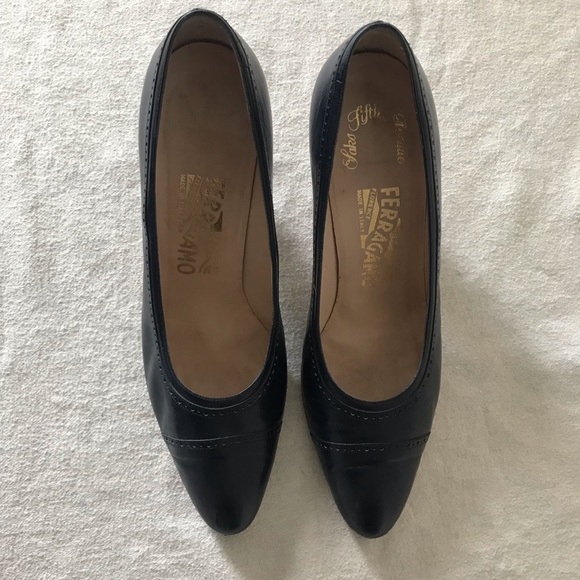 Ferragamo for Saks Fifth Avenue Navy Leather Embossed Pumps Sz Eu 42 US 10 B - Picture 6 of 16